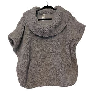 Jessica Simpson Cowl Neck Sherpa Poncho with pocket Size Small